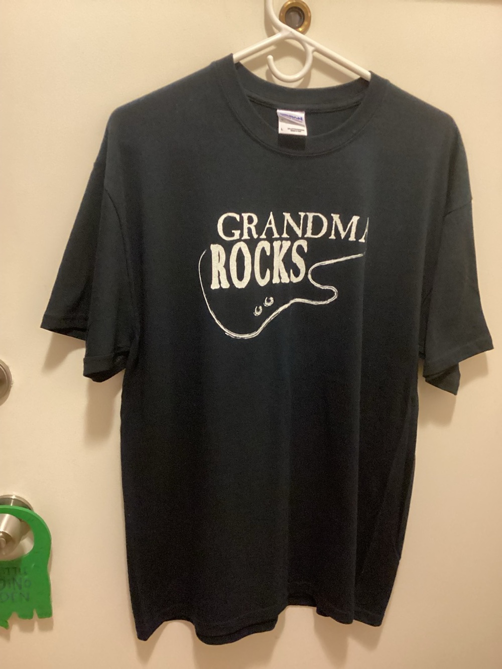 Gildan Grandma Rocks T-shirt
